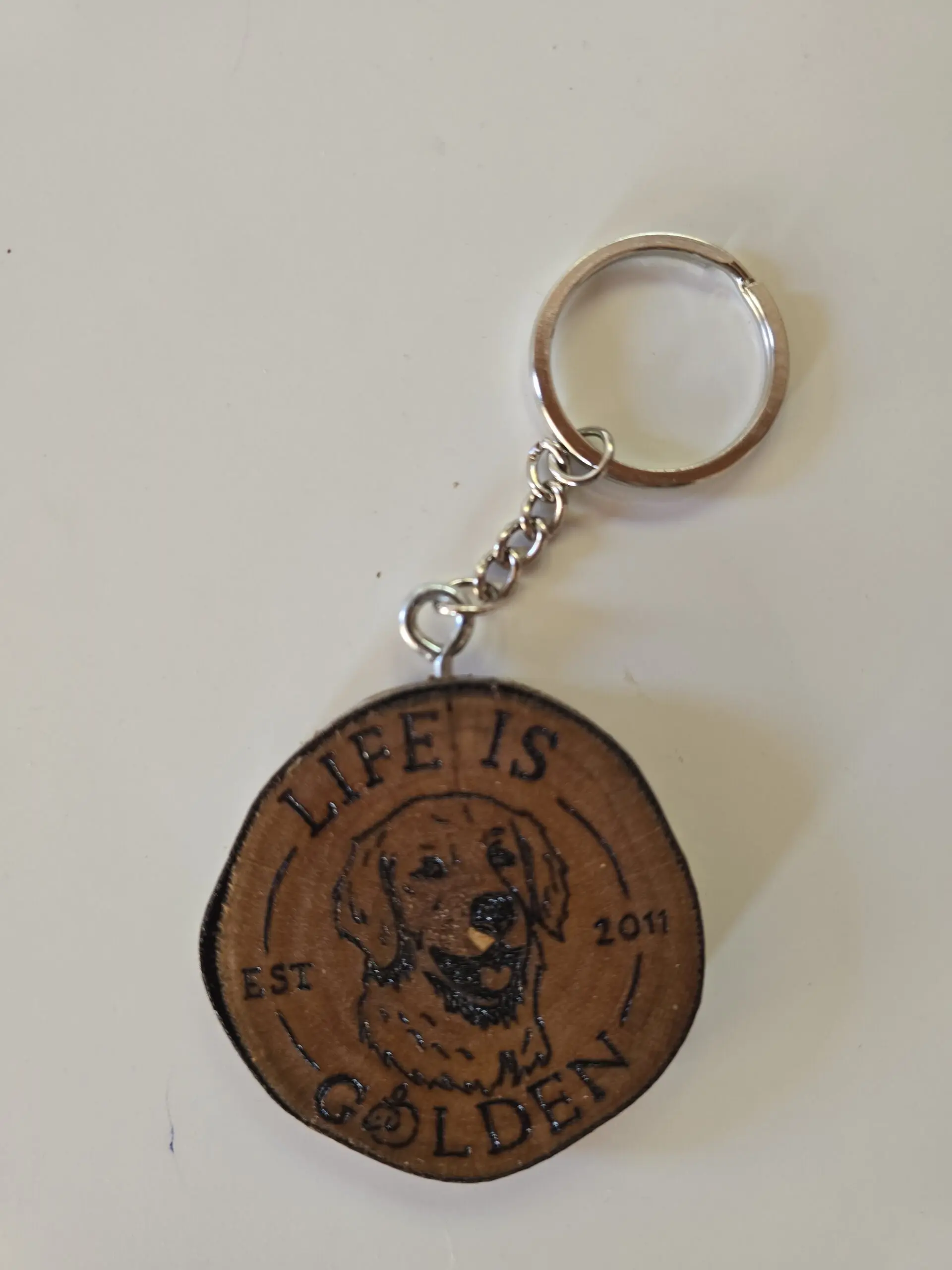 PORTACHIAVI ARTIGIANALE IN LEGNO MASSELLO 'LIFE IS GOLDEN' - immagine 2