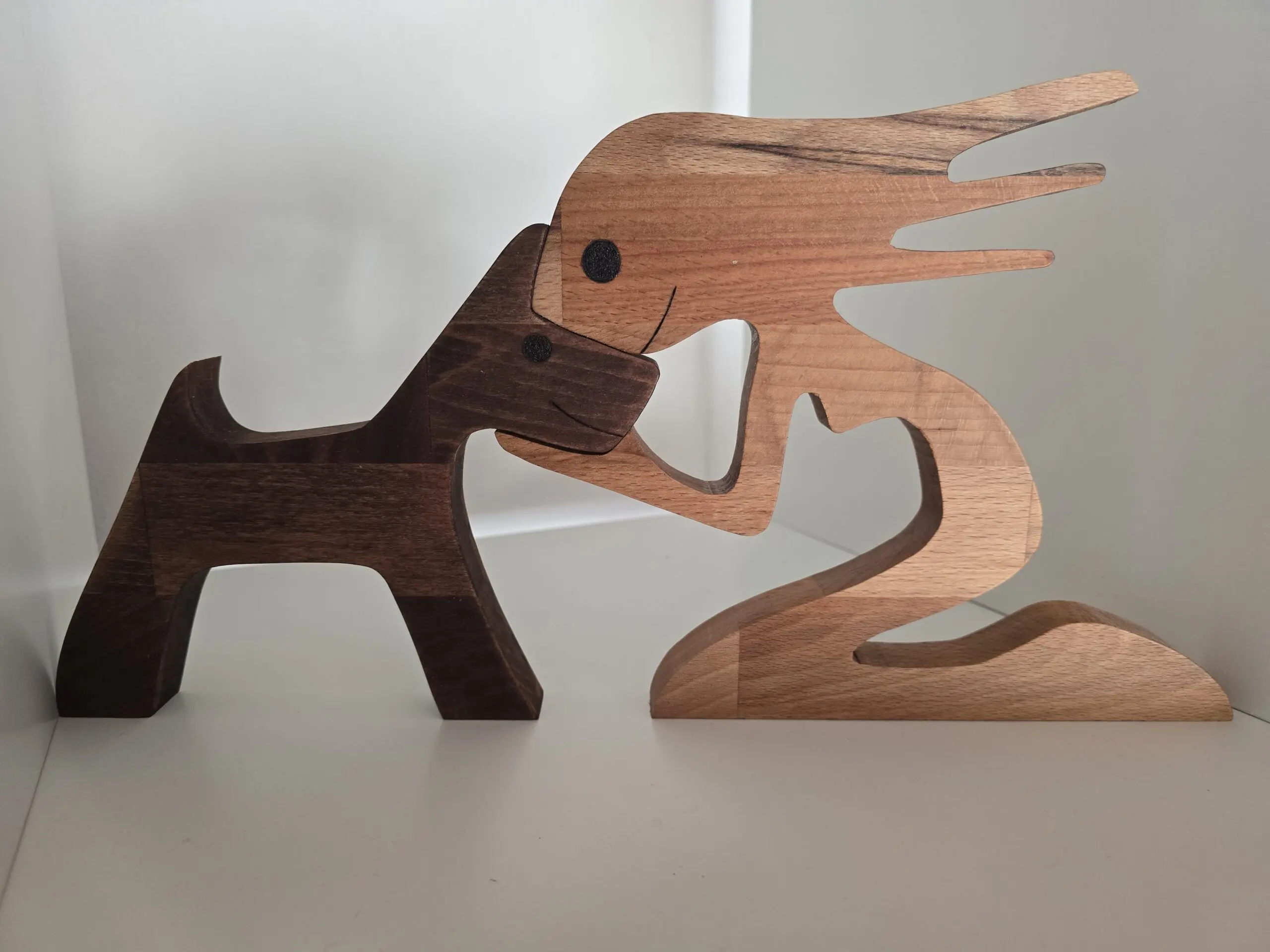 SCULTURA ARTIGIANALE IN LEGNO - L'ABBRACCIO - immagine 2