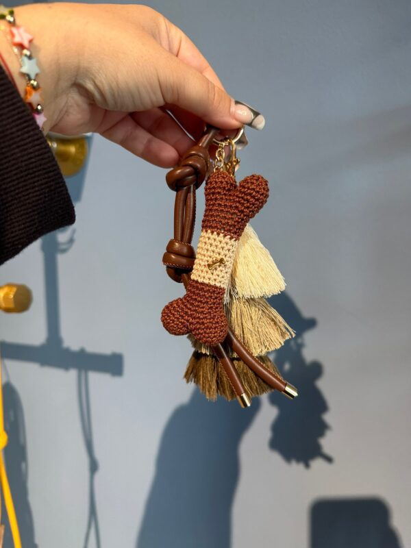 CHARM OSSO FATTO A MANO AD UNCINETTO - immagine 3
