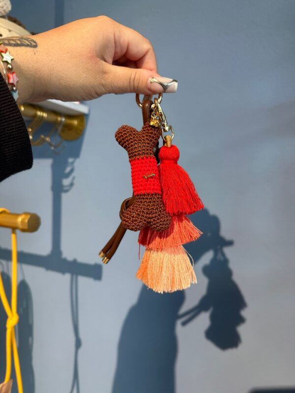 CHARM OSSO FATTO A MANO AD UNCINETTO - immagine 2