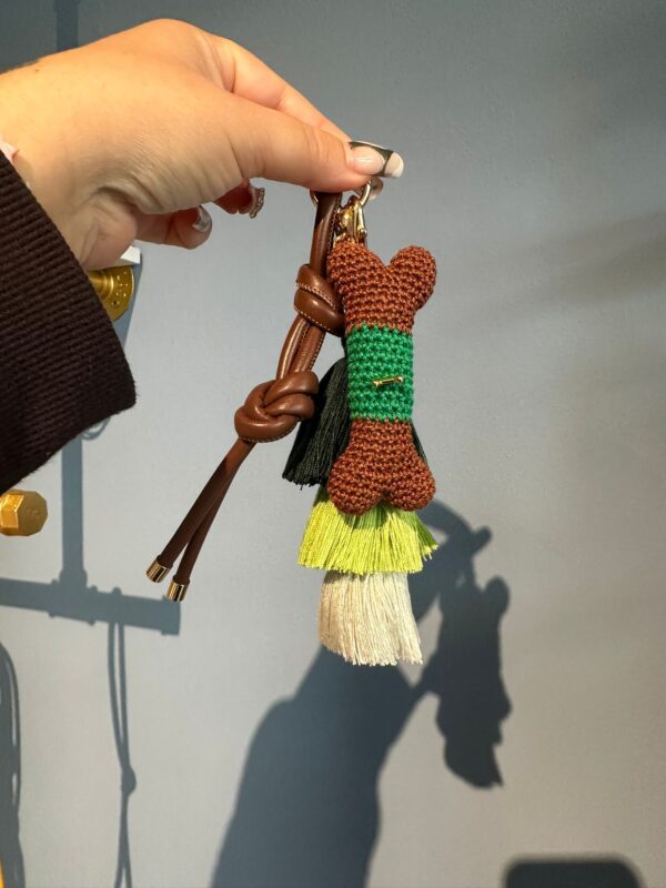 CHARM OSSO FATTO A MANO AD UNCINETTO - immagine 4