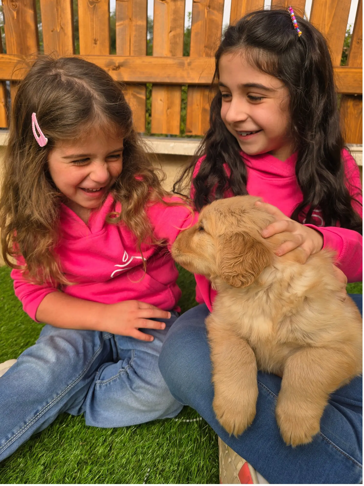 FELPA CON CAPPUCCIO 'LIFE IS GOLDEN' (BAMBINO) - immagine 5