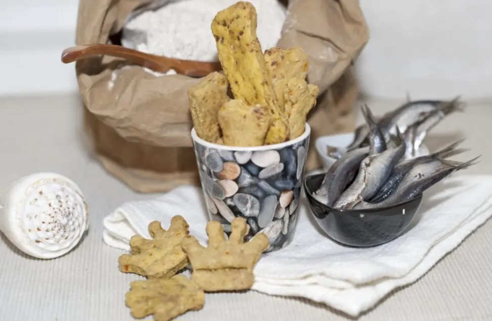 BISCOTTI ARTIGIANALI Pesce e Curcuma - immagine 2